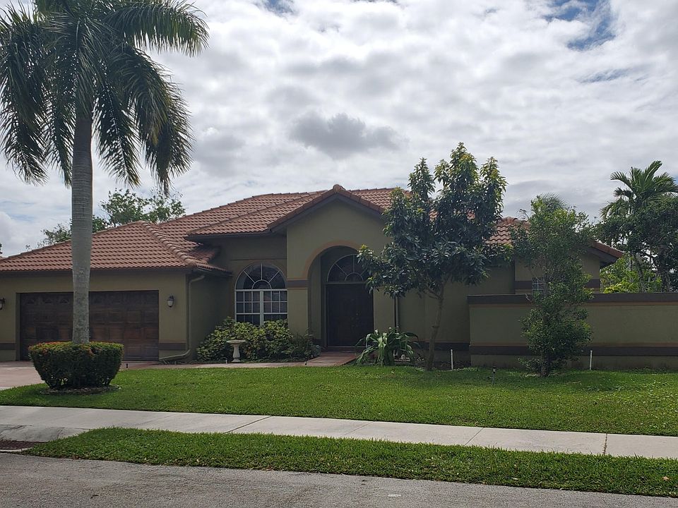 1st image of 4717 NW 67th Ave