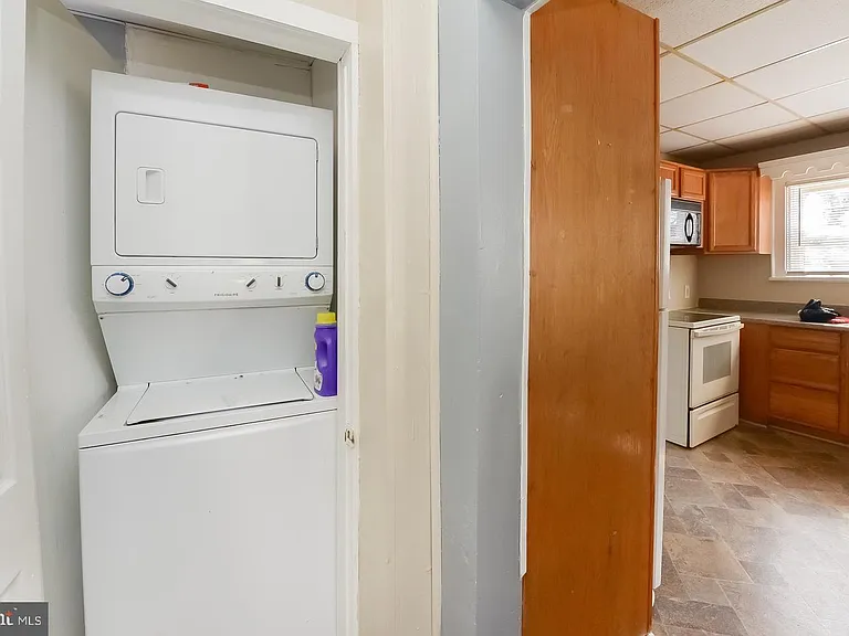 104 Market Pl #A — Photo 6