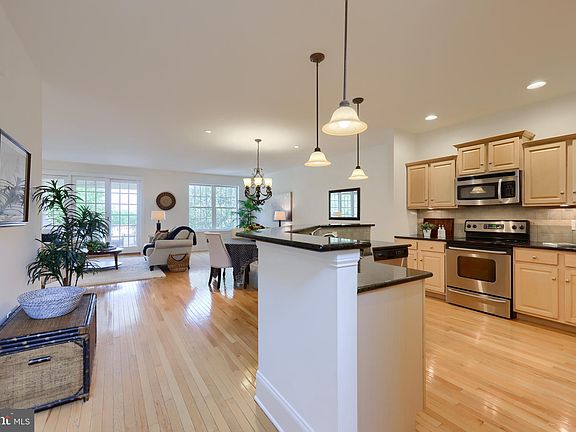 4th image of 105 Foxgate Ct