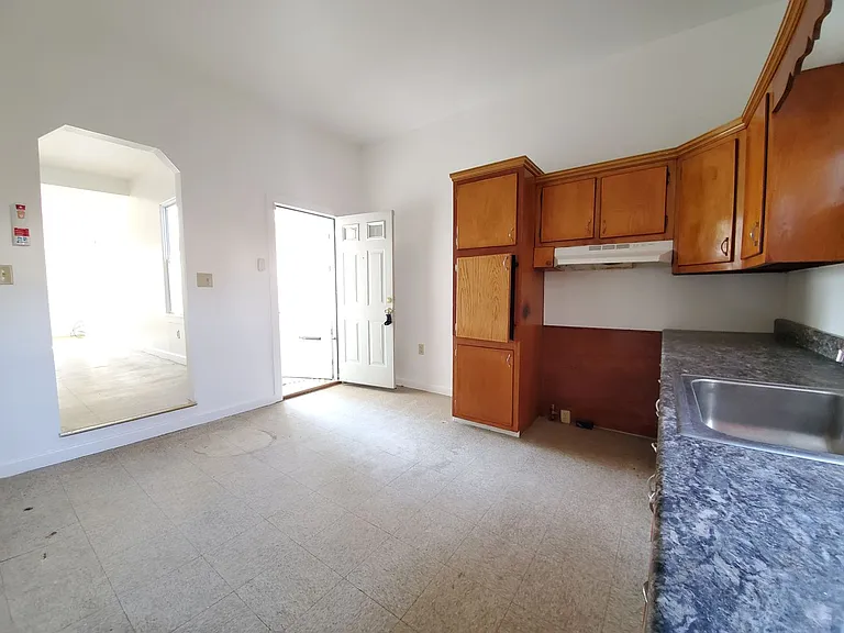83 South Ave — Photo 10