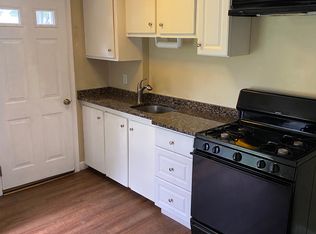 17 Mechanic St APT D, Foxboro, MA 02035