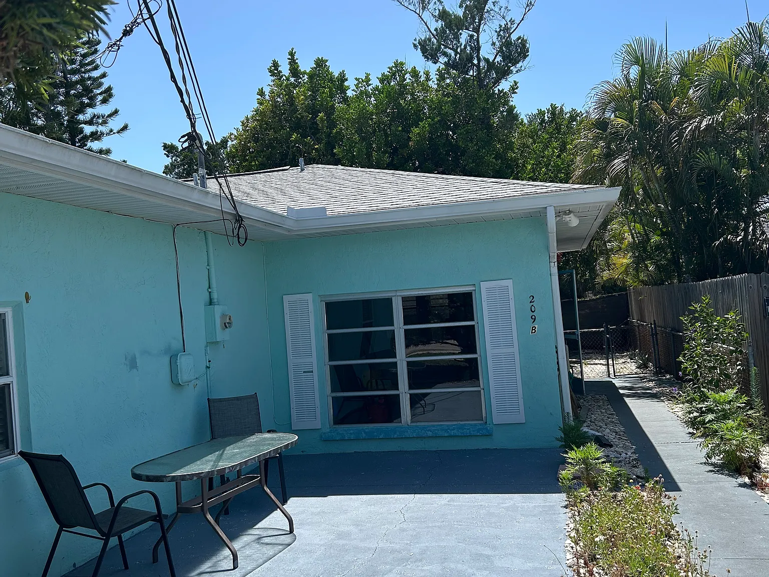 209 Shore Rd — Photo 1