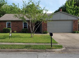 6912 Glenhurst Dr, North Richland Hills, TX 76182
