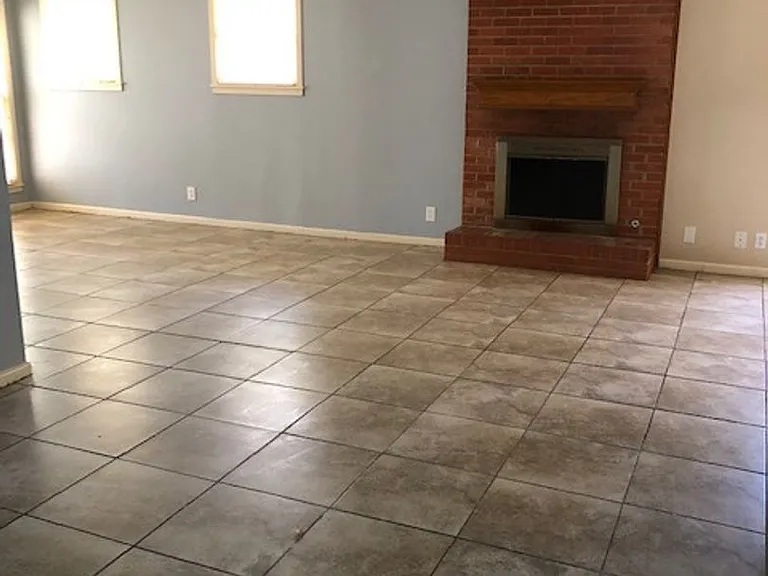 1334 Glenwood Dr — Photo 4
