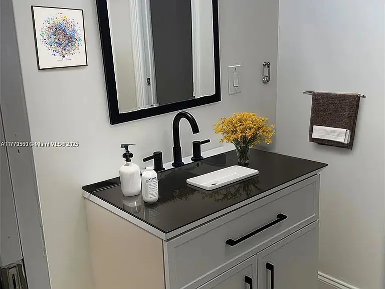 1129 SW 10th St #1 — Photo 15