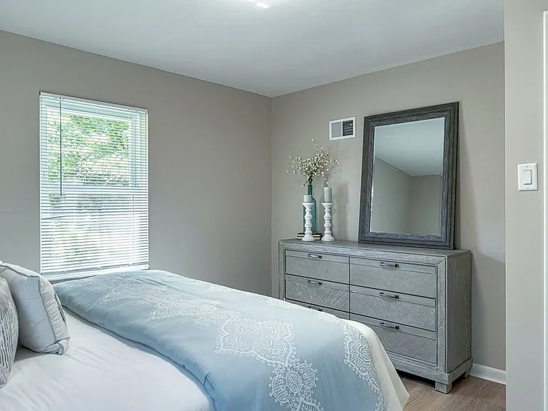 1066 Wilshire Ave — Photo 18