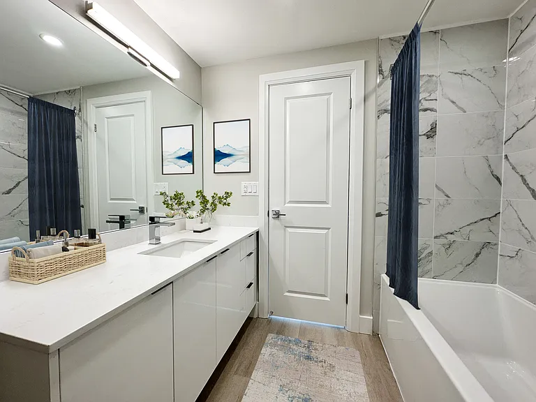 131 Bloor St W — Photo 7