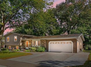 1730 Brentwood Dr, Oshkosh, WI 54904