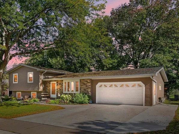 1730 Brentwood Drive, Oshkosh, WI 54904