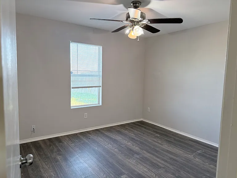 5108 Bridle Dr — Photo 3