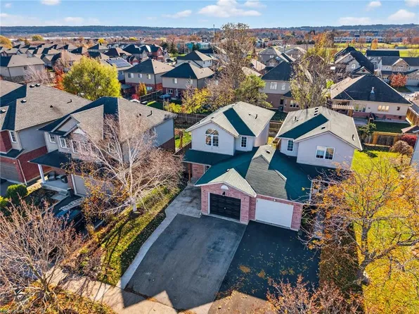 4902 Adam Ct, Lincoln, ON L3J 0E3