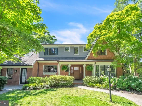 2803 Arizona Ter NW, Washington, DC 20016