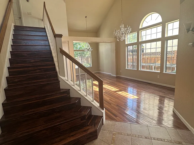 480 Gonzalez St — Photo 2