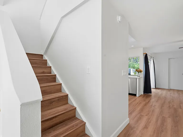 10432 Larwin Ave — Photo 7