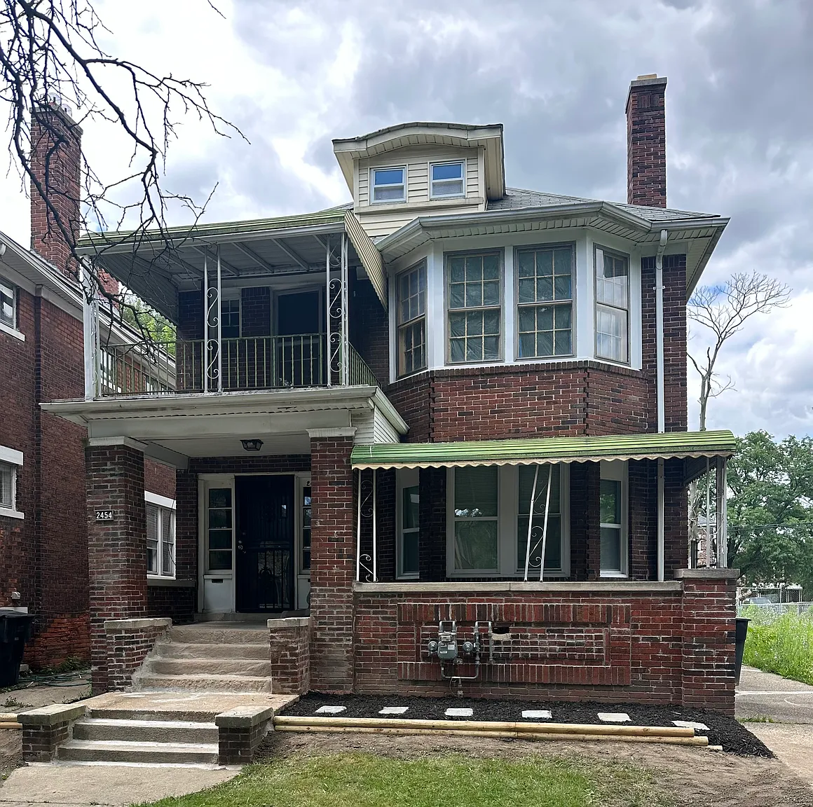 2454 Gladstone St photo 1
