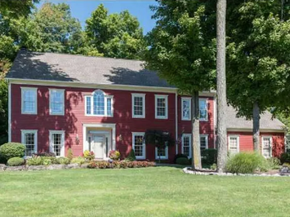9618 Cobblestone Dr, Clarence, NY 14031