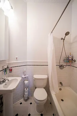 Sold by Verrazano Brokerage Inc | media 23