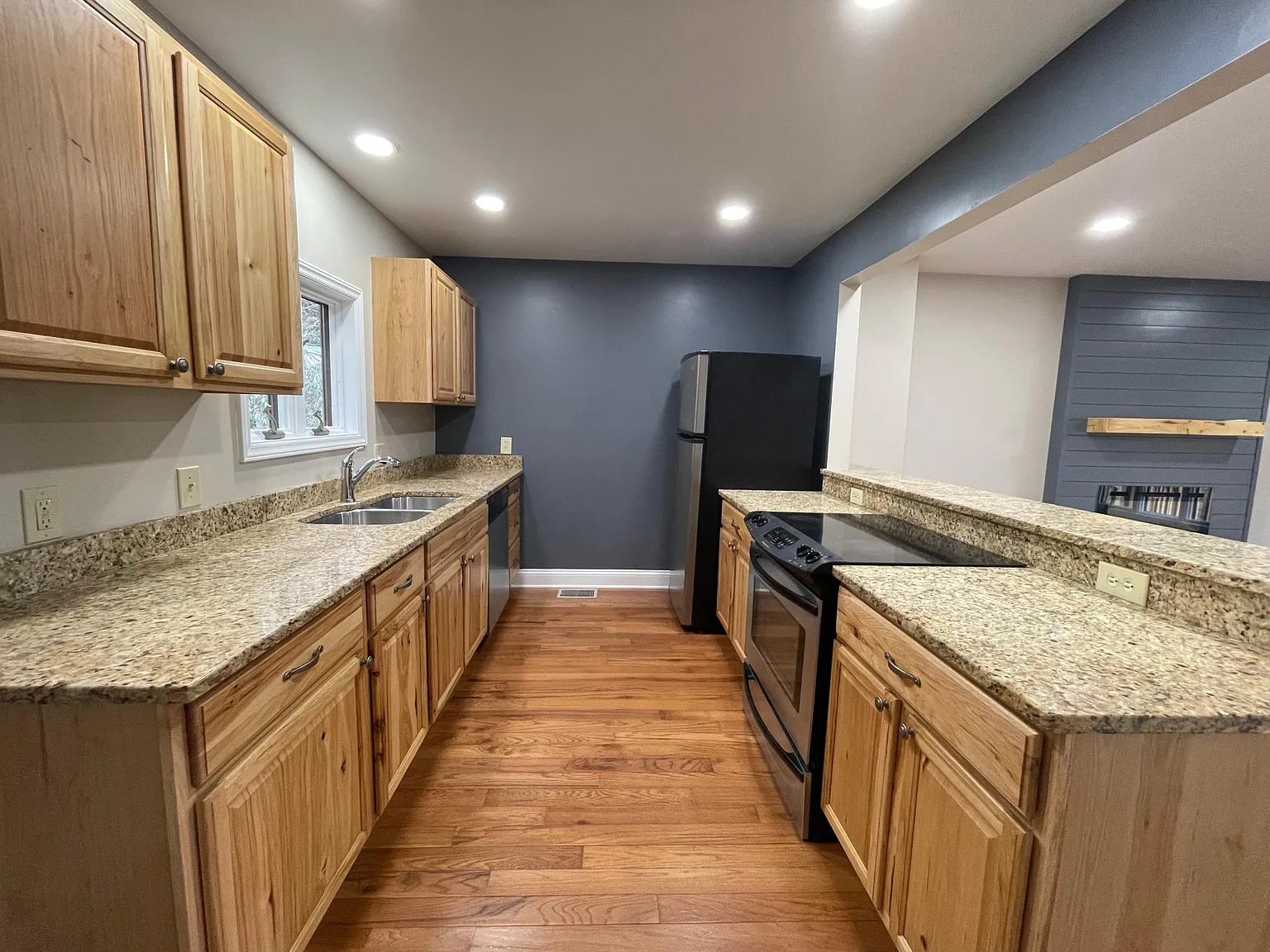 2 bed, 1012 sqft, $2,000 — Photo 4