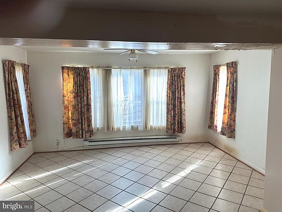 3rd image of 36061 Roosevelt Blvd