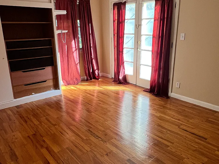 2733 Bryant St — Photo 17