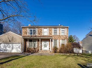 560 Ridgeland Ter, Englewood, NJ 07631