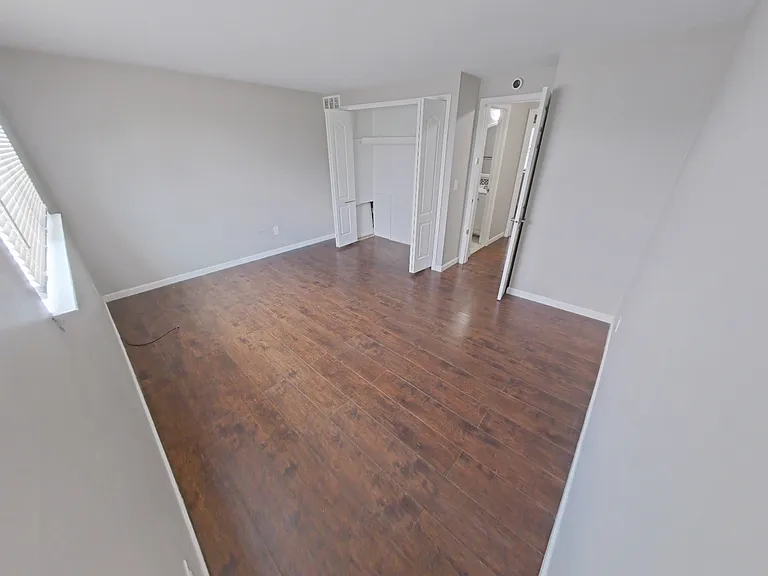 8445 Hickory Dr — Photo 7