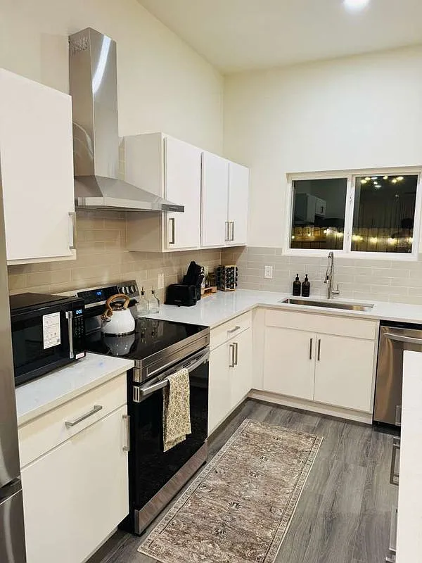 3 bed, 2.5 bath, 1438 sqft, $1,599 — Photo 4