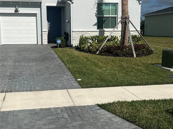 1887 Cerulean Dr NW, Palm Bay, FL 32907