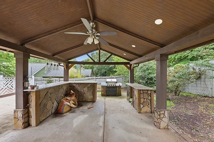 310 Crescentview Ct — Photo 16