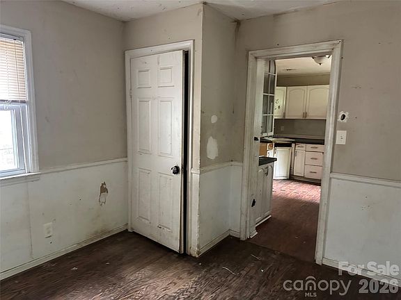 5th image of 1103 Lewiston Ave