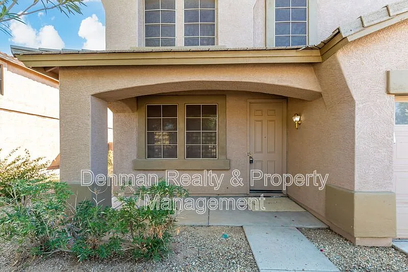 4 bed, 2.5 bath, 3181 sqft, $2,295 — Photo 4