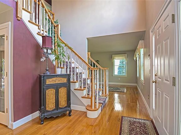 4th image of 46 Millers Brook Dr