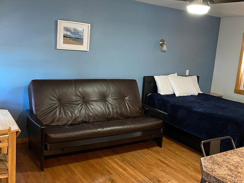 1st image of 702 W Lake Dr Studio 1