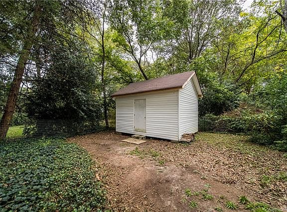 4th image of 519 Hawthorne Ln