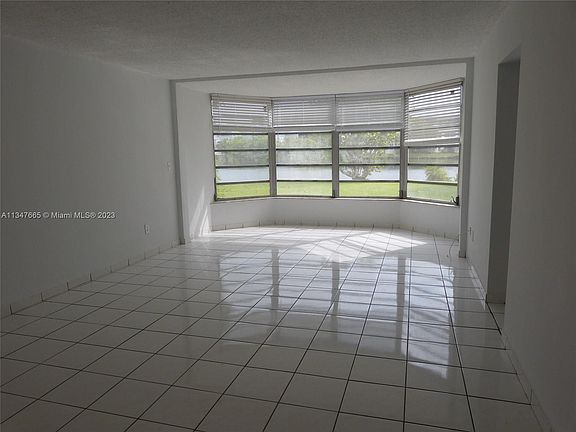5th image of 1302 NE 191st St #A122