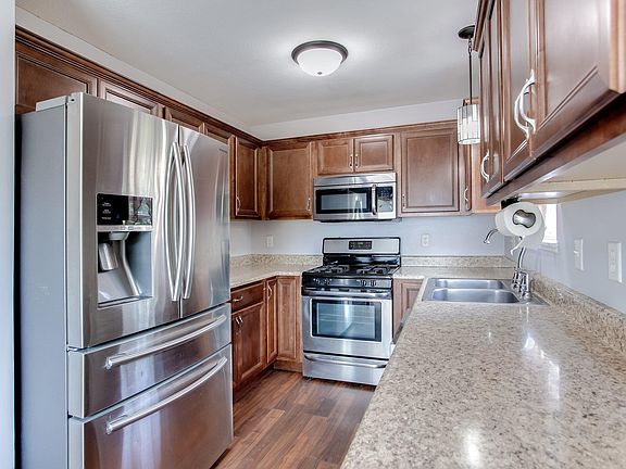 5th image of 56766 Meadow Glen Dr