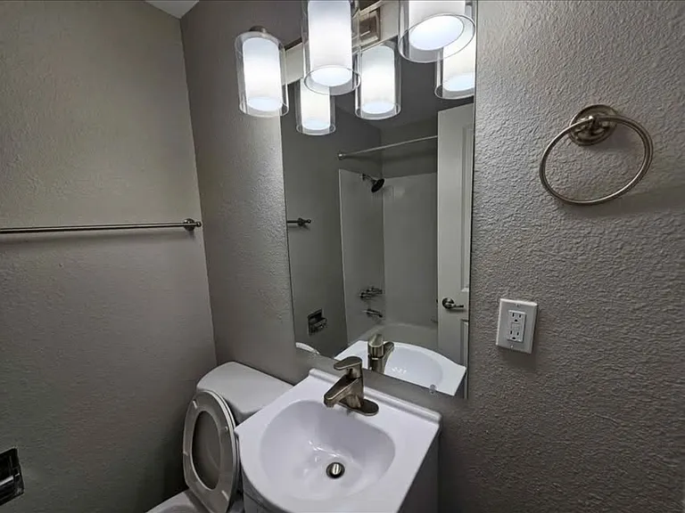 400 E Union St #2 — Photo 3
