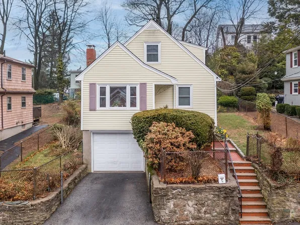 6 Maria Ln, Roslindale, MA 02131