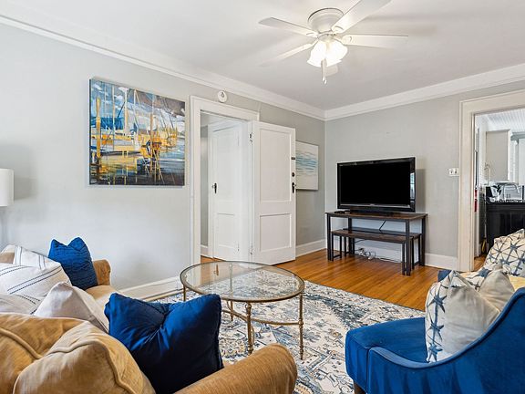 2nd image of 72 1/2 King St #1