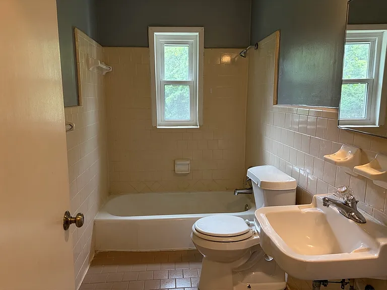 733 Putnam Dr — Photo 8