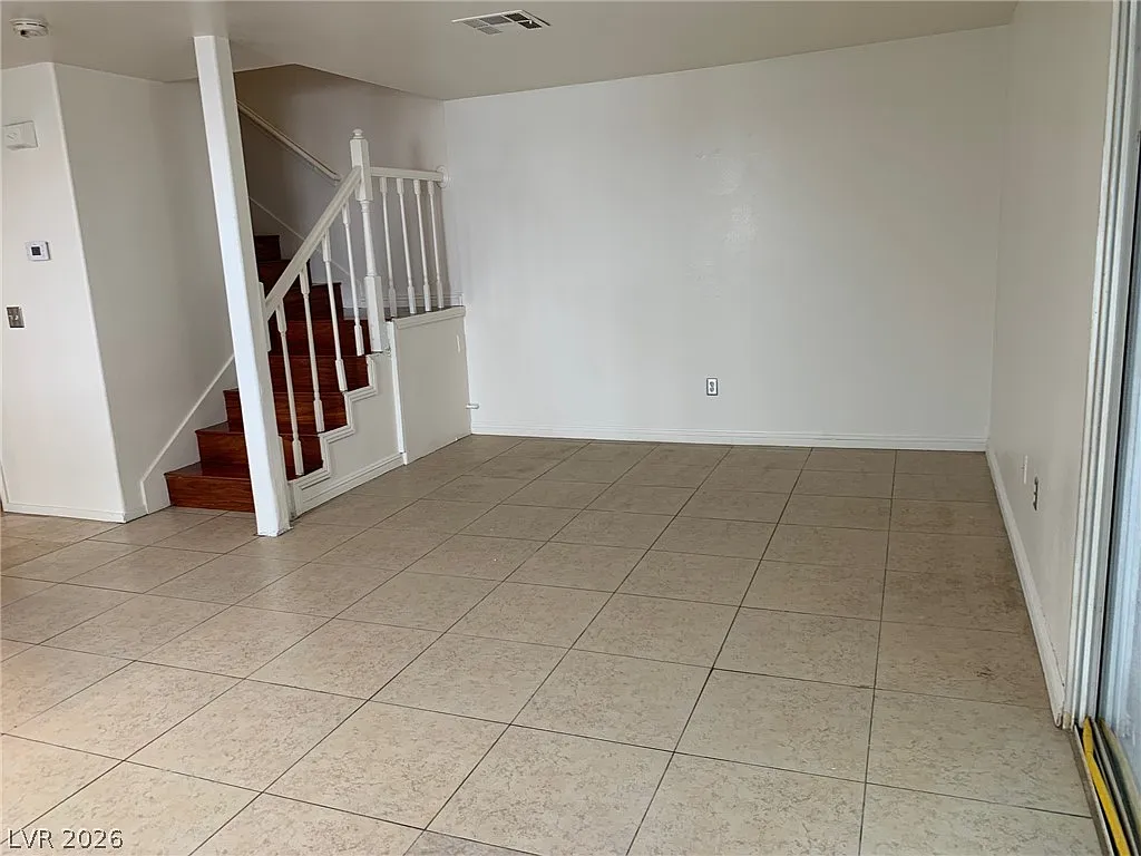 3 bed, 2.5 bath, 1265 sqft, $1,800 — Photo 3