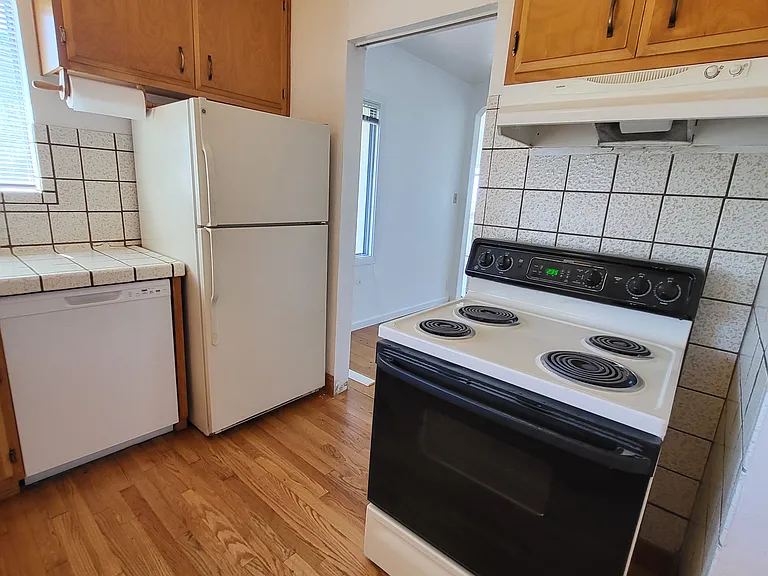 906 Balra Dr — Photo 13