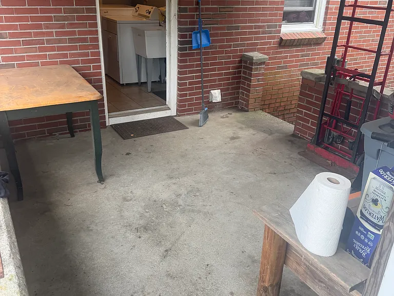 256 Montague Rd — Photo 12