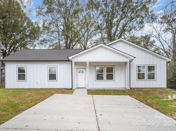 709 Charlotte Ave, Statesville, NC 28677