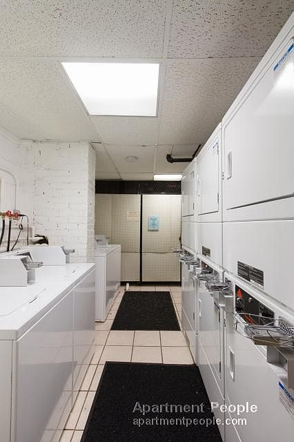 1st image of 3161 N Cambridge Ave APT 313