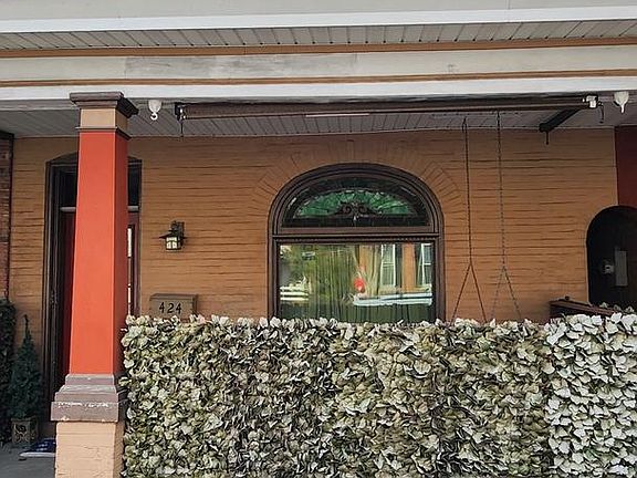 2nd image of 424 Main St