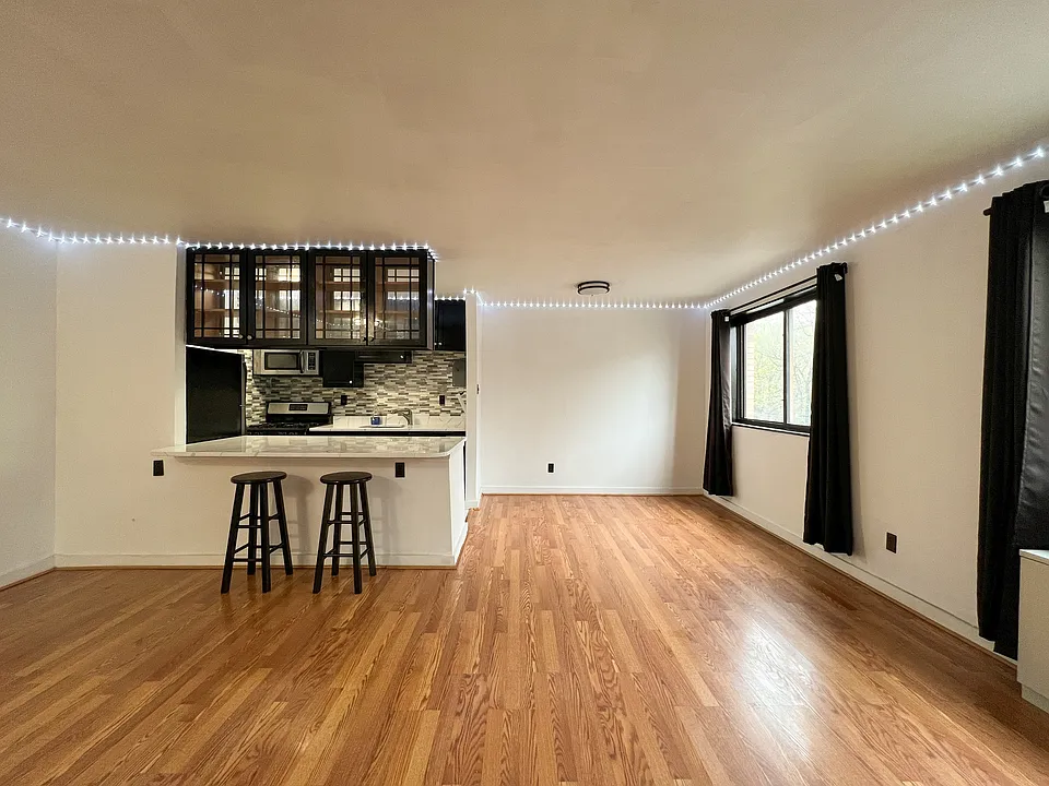 Building Photo 5