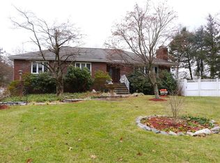 8 Ruth Rd, Cortlandt Manor, NY 10567