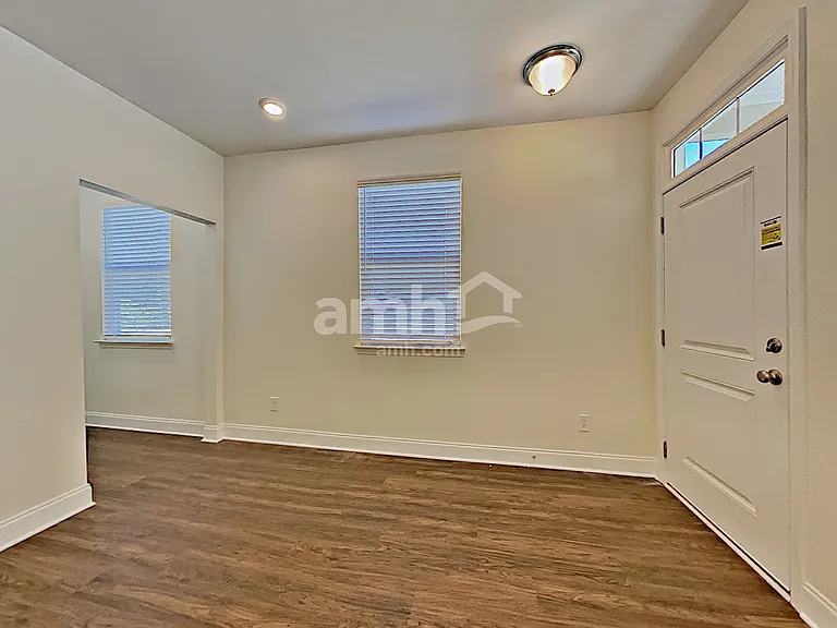 124 Lindridge Dr — Photo 9