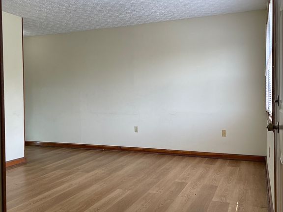 2nd image of 105 Mayflower Rd